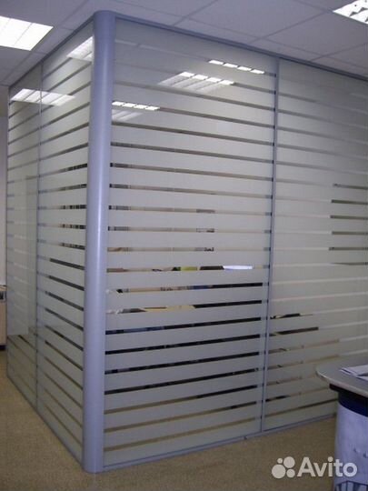 Наклейка пленки на стекла и зеркала