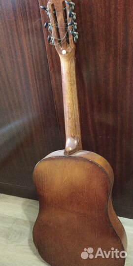 Гитара старенькая как на фото