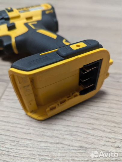 Дрель-шуруповерт Dewalt DCD778