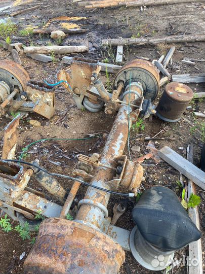 З оси прицеп