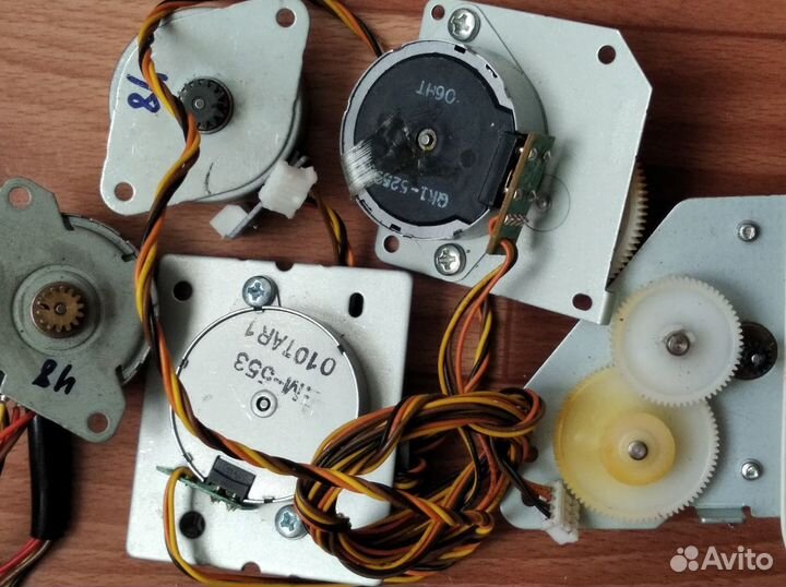 Шаговый двигатель