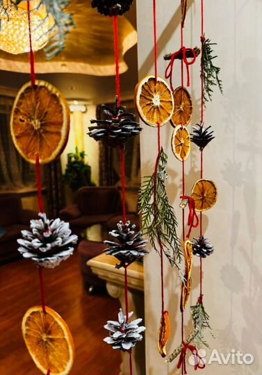 Гирлянда из шишек и апельсина
