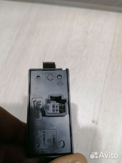 Кнопка аварийной сигнализации Renault logan stepwa