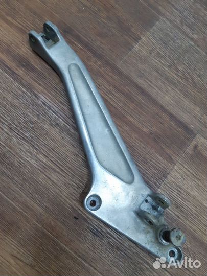 Кронштейн подножек левый honda CB 400