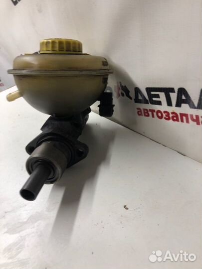 Главный тормозной цилиндр Audi 80 B3 седан 1989