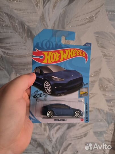 Hot wheels tesla model 3