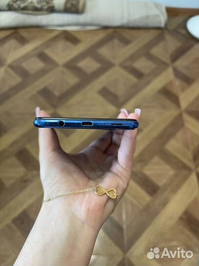Samsung Galaxy A7 (2018), 4/64 ГБ
