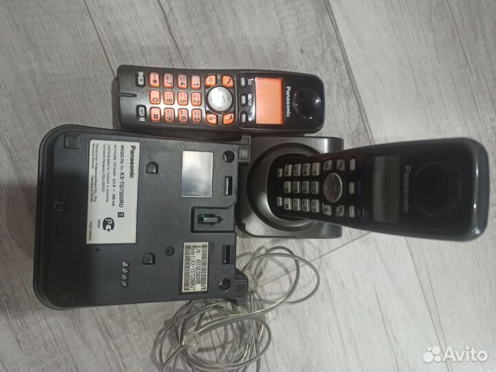 Радиотелефон Panasonic с двумя трубками