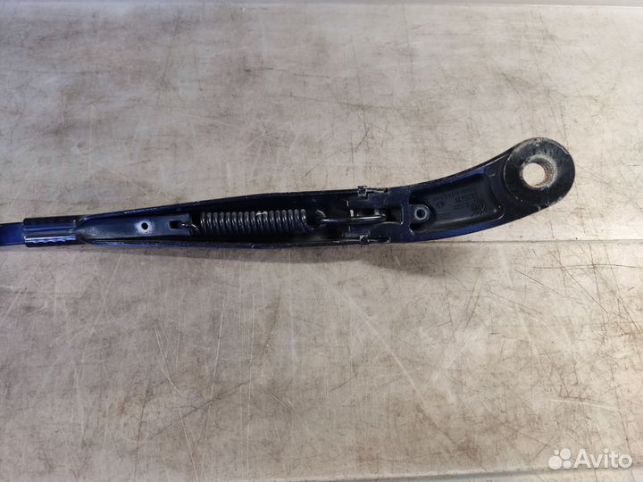 Поводок дворника левый Туарег с2007г Каен с2009г