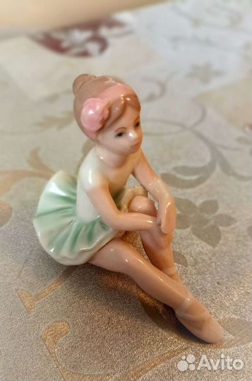 Фарфоровая статуэтка 