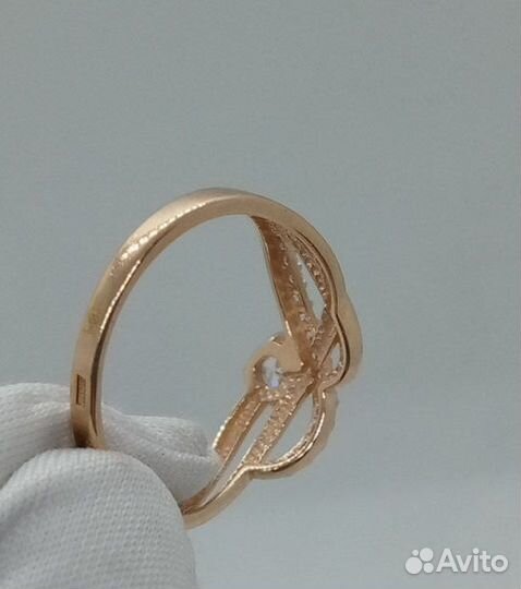 Золотое кольцо с фианитом 15,5р