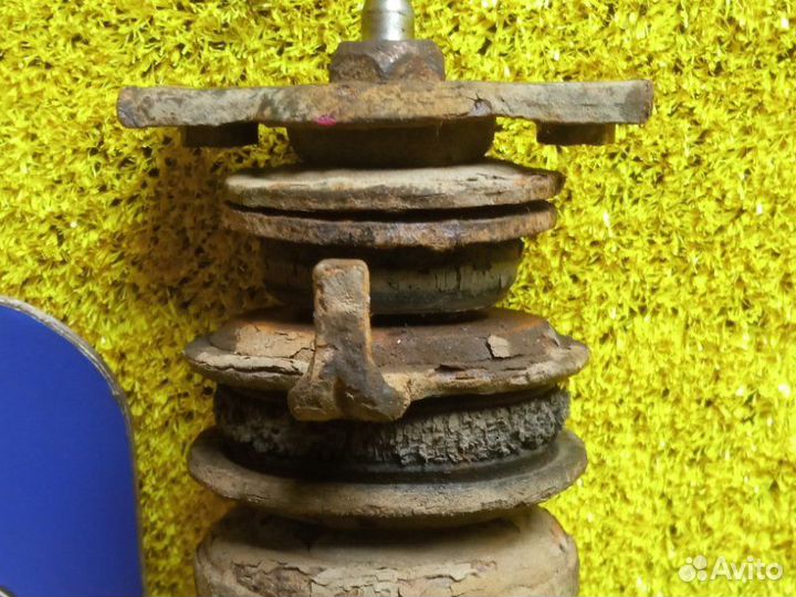 Амортизатор задний левый Toyota/Lexus Land