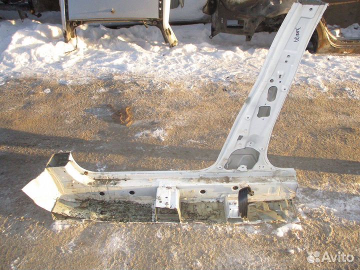 Порог со стойкой правый Nissan Juke (F15)