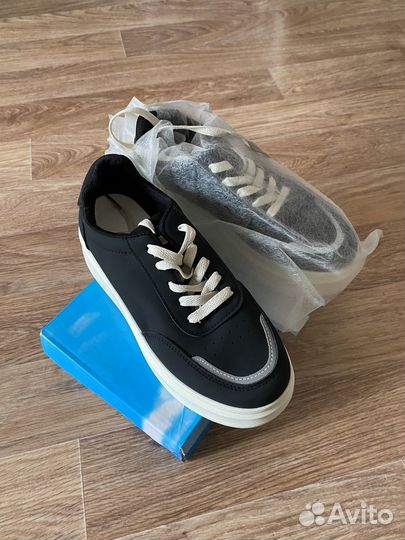 Кроссовки женские 38 размер