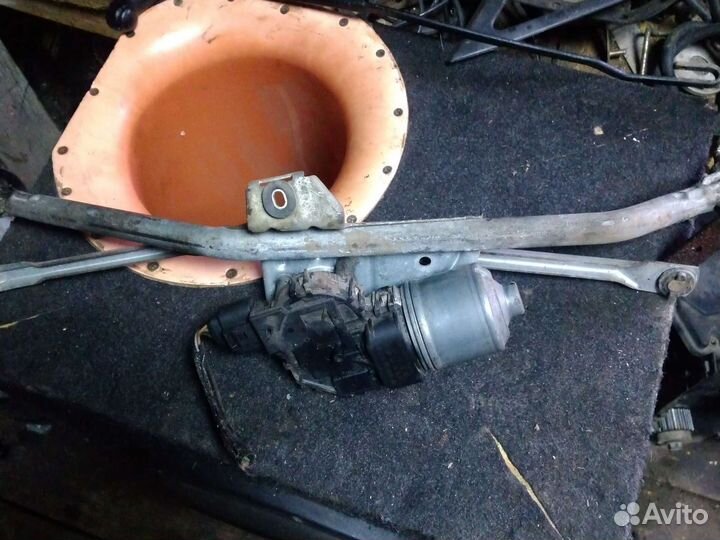 Трапеция стеклоочистителей Volkswagen Passat5+