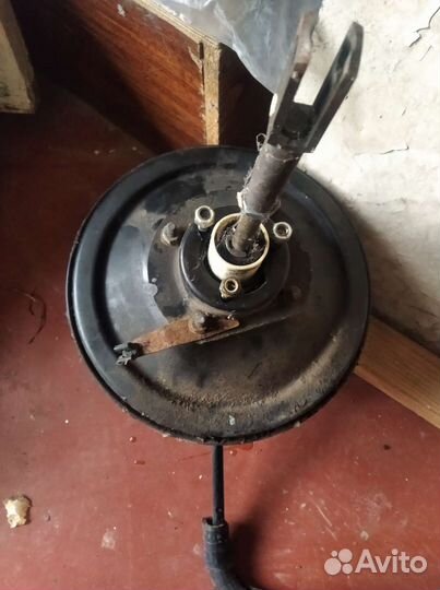 Вакуумный усилитель тормозов на Ауди 80 б4