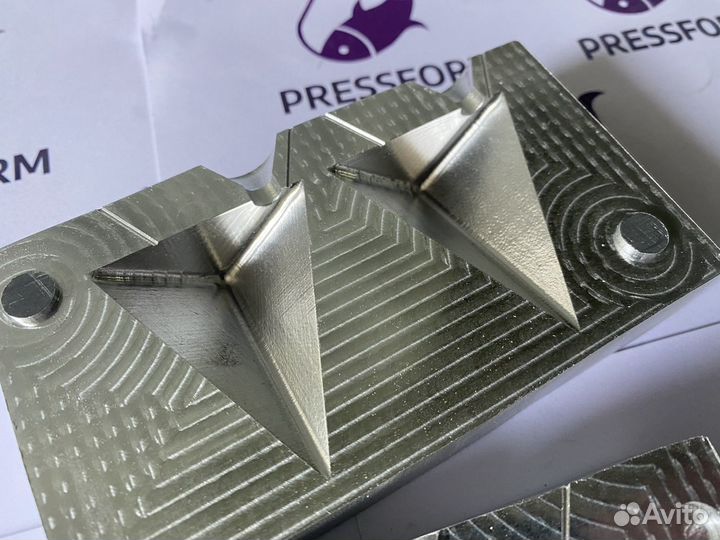 Форма чпу для литья грузил (пирамида с ухом)