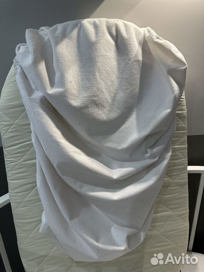 Детская кроватка с маятником