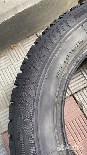 Bridgestone Blizzak Revo GZ 215/65 R16