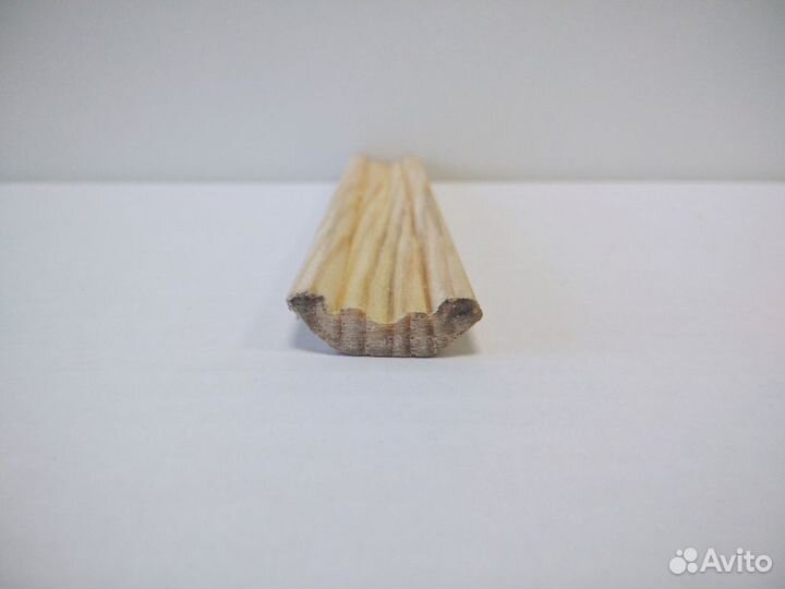 Плинтуса и наличники из сосны в ассортименте