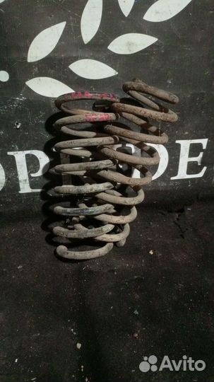 Задние пружины Hyundai Trajet 2005 год