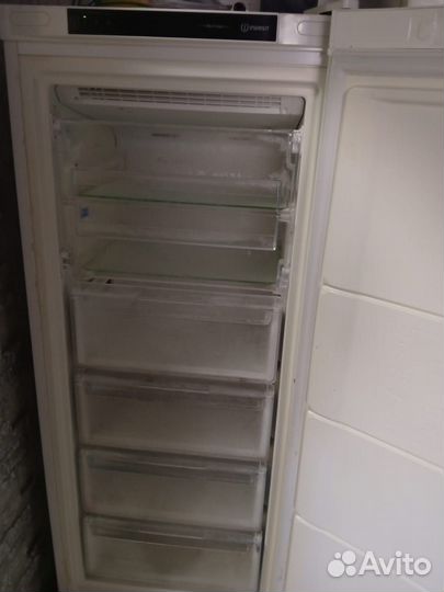 Продам морозильную камеру