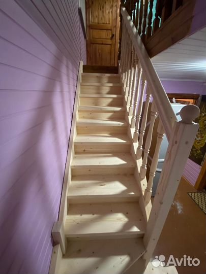 Деревянная лестница в частный дом