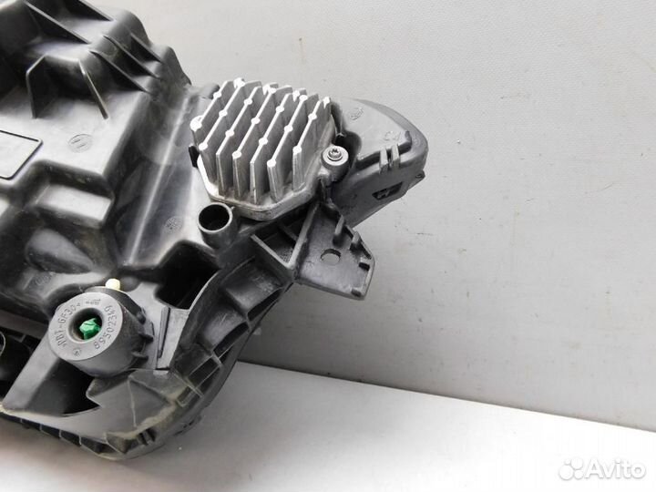 Фара правая Volvo XC90