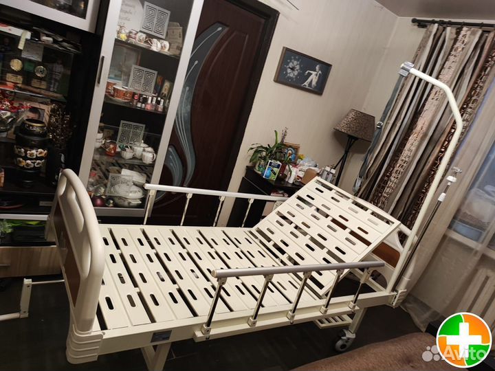 Медицинская кровать