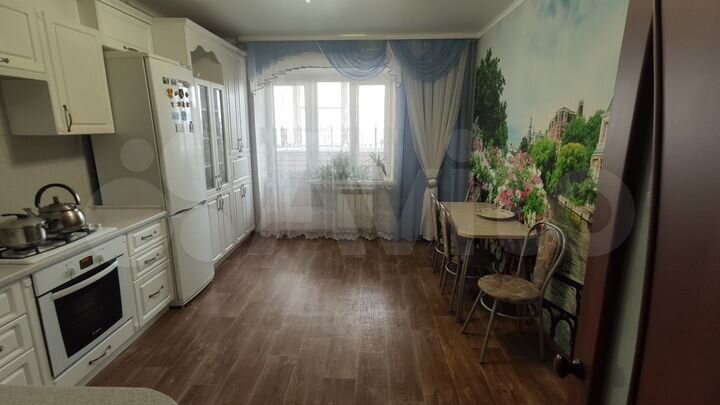 3-к. квартира, 100 м², 4/5 эт.