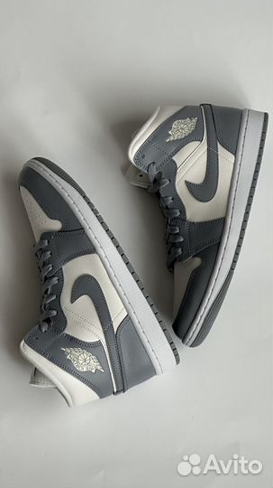 Кроссовки Nike Air Jordan 1 Mid BQ6472-115