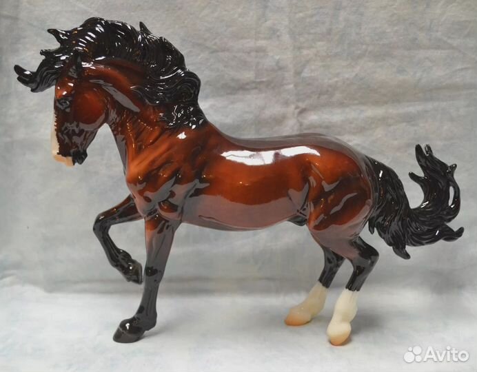 Лошадь breyer Болеро