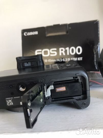 Canon eos r100