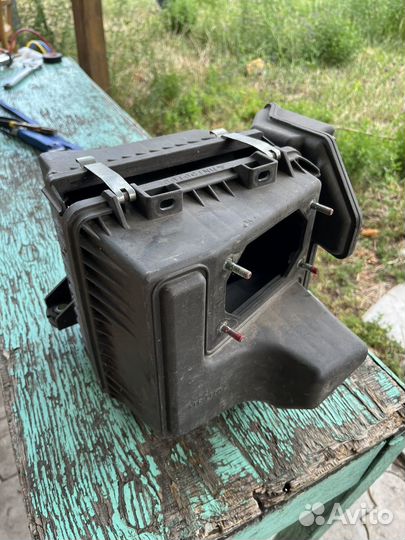 Корпус воздушного фильтра Лансер 9