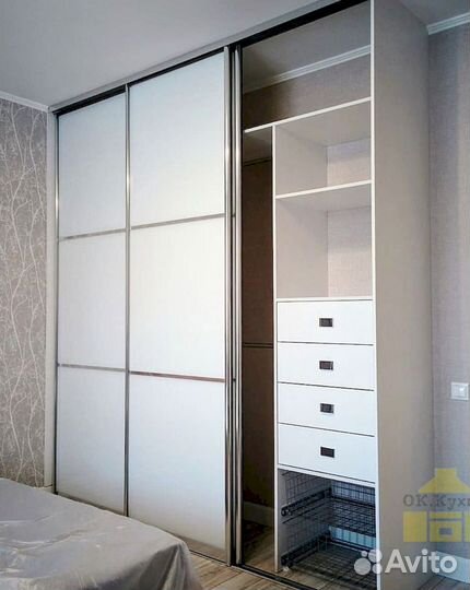 Зеркальный шкаф