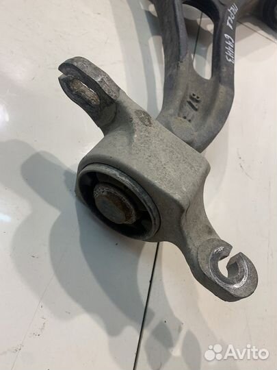 Рычаг подвески (передний, правый)