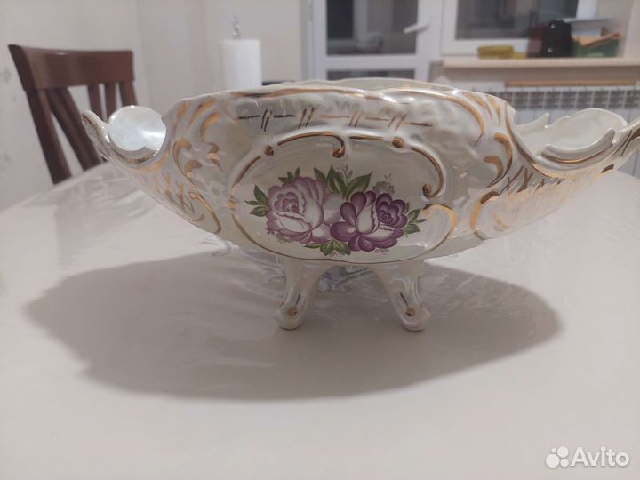 Ваза для фруктов на ножке