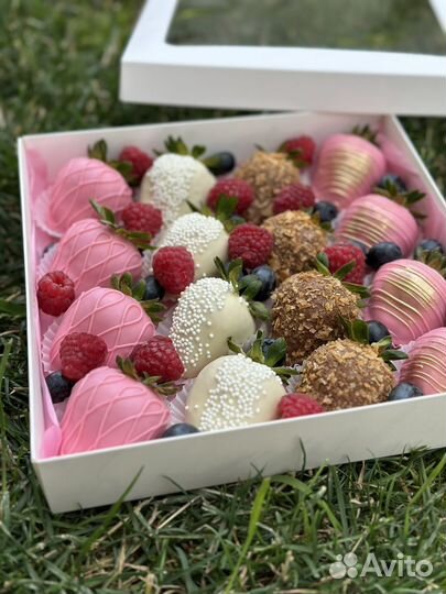 Клубника в шоколаде / свежие ягоды