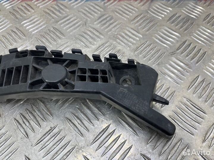 Кронштейн бампера передний правый Chery Tiggo 8