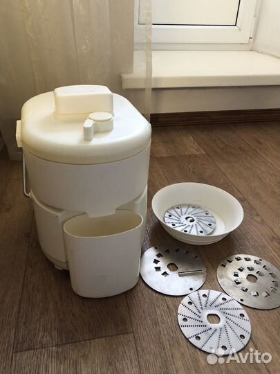 Кухонный комбайн, соковыжималка