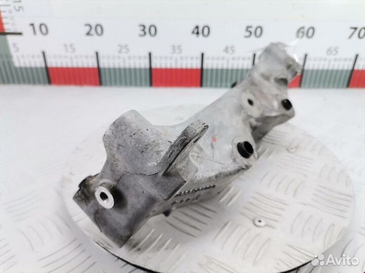 Кронштейн двигателя Peugeot 308 T7 2010