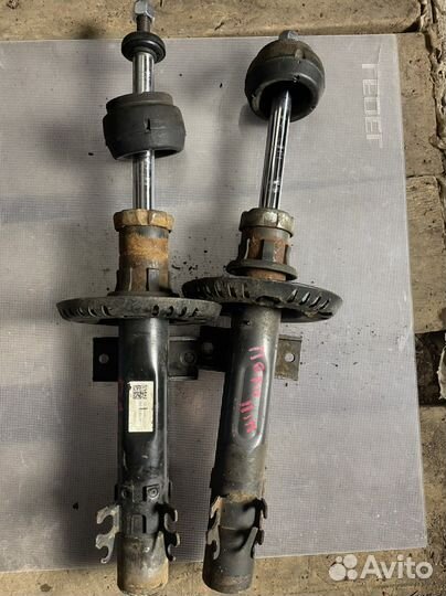 Амортизатор передний Skoda Rapid Polo