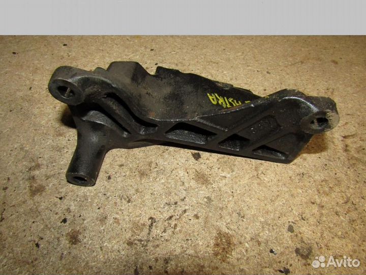 Кронштейн двигателя правый Astra G 1998-2005