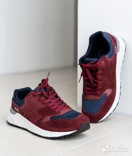 Кроссовки женские