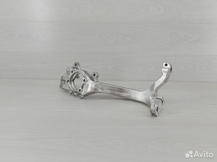 Кулак поворотный правый Audi A6 C6 (92мм)