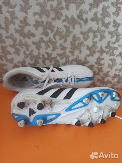 Футбольные бутсы adidas