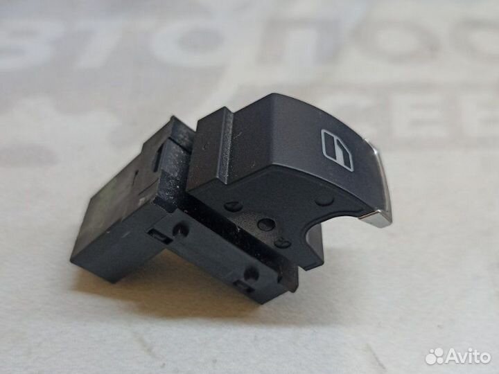 Кнопка стеклоподъемника передняя левая Volkswagen