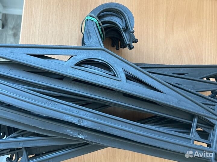 Вешалки плечики пластиковые