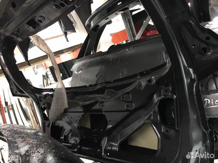 Крышка багажника Ситроен 4008