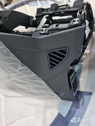 Новая торпедо Volkswagen Taos 2020-2023